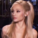 ari_ponytail
