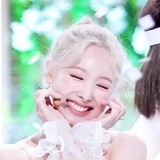 zouzaiyangguangxiayo