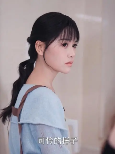 Transmigrated as the "Fake" Heiress of a Wealthy Family