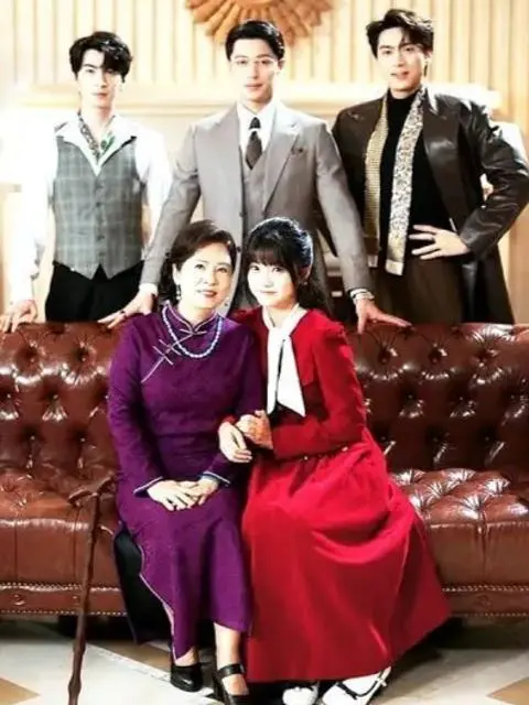 Reborn, she escapes her cruel family and spoiled by three doting brothers!