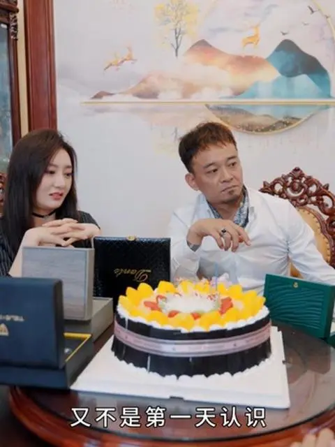 ขึ้นสู่จุดสูงสุด: คว้าใจนายกหญิง