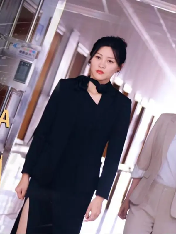 Kakak Berusia Lima Puluh yang Cantik dan Keren