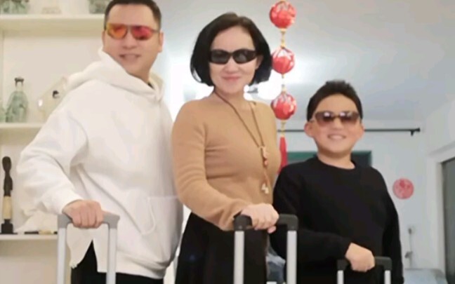 رحلة عيد الربيع لعائلة الطفل تيان تيان