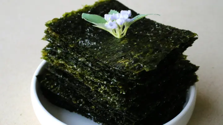 Korean style roasted seaweed (Gim-Gui: 김구이)