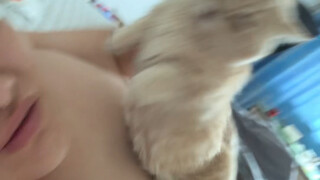 قطة صغيرة لا تدع الآخرين ينامون!!