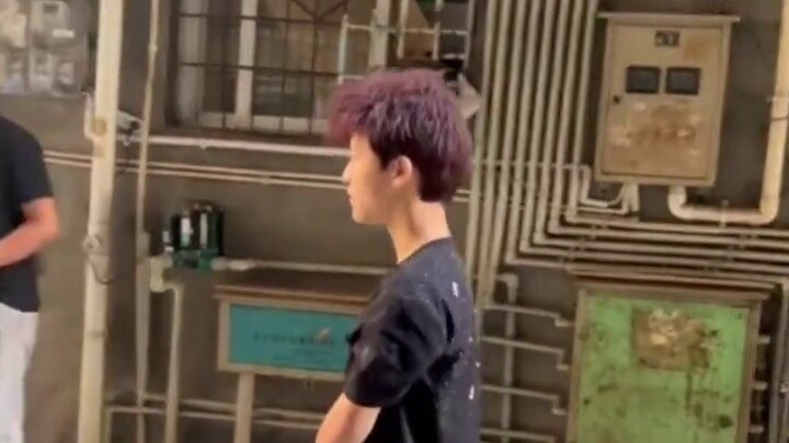 ضربة يومية - شابان وجهاً لوجه، الشاب يرد الهجوم