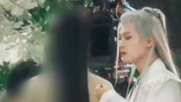 "Sauvignon Blanc" oleh Yang Zitanjianci dan Deng Weiru. "Itu seharusnya menjadi bagian di mana kamu 