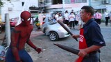 Spider-Man VS ร้านส้มตำโจ๊ะๆ แกล้งคน!! (ดาวโดนลักพาตัว) นัท&ดาว