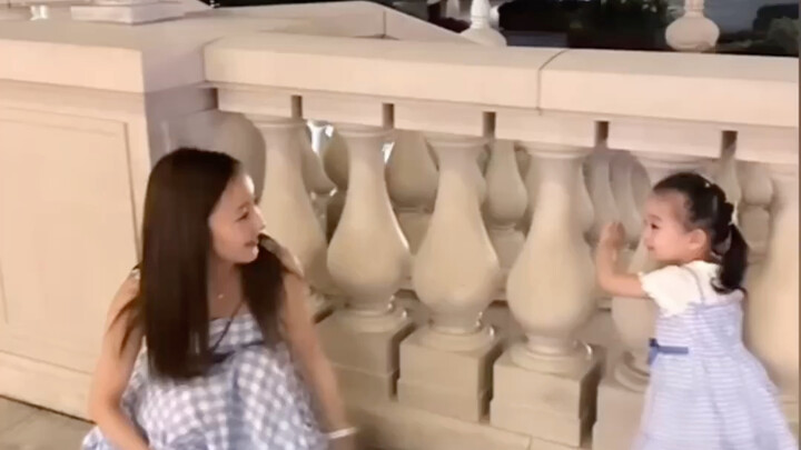 Tomomi Itano dan bayinya yang menggemaskan