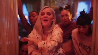 Marshmello _ Anne-Marie - FRIENDS (Music Video) _OFFICIAL FRIENDZONE ANTHEM_(108