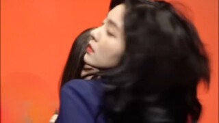 คลื่นลูกใหญ่ของสาวร้าย