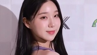 Giant Cheerleader Kim Hyun-young