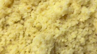 Do salespeople not eat garlic? 🤔🤔