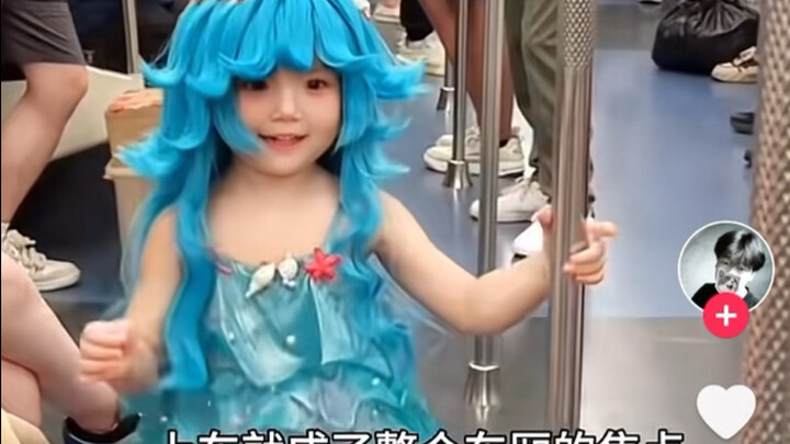 TikTok hot comments: “Chinese little girl’s subway cosplay” elicits mixed reactions from netizens