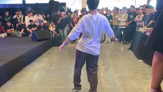 Tanpa diduga, video audisi saya diposting di situs jejaring sosial oleh penari top dunia! Ini suatu 