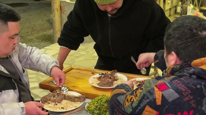 Bạn tôi bỏ hơn 200 tệ mua trực tuyến 6 miếng bít tết chiến trùy, nhờ tôi làm cho anh ấy món ăn giảm 