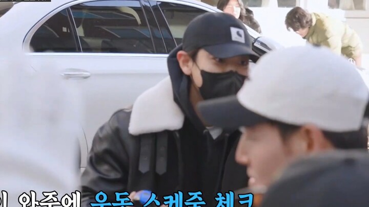 [Park Chanyeol] During the Running Man shoot, he unexpectedly ran into EXO member Chanyeol walking h