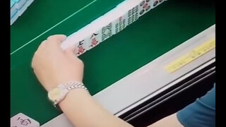 Thật là một bậc thầy! Ngay cả máy ảnh cũng không thể bắt kịp anh ấy.