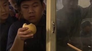 大叔把野菜做的太好吃了，竟被认为是反革命