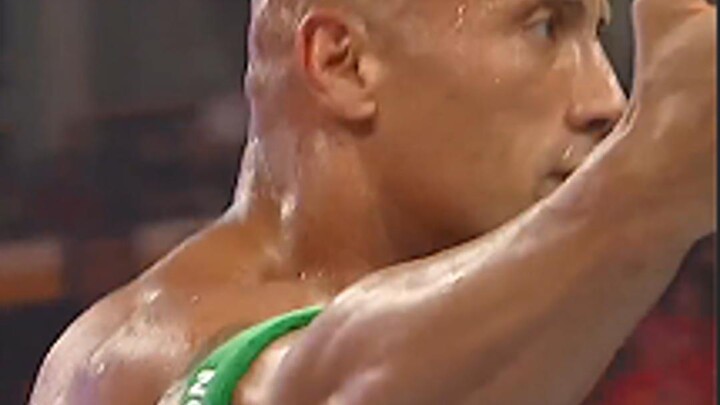 Lengan Senna terlalu kuat, Dwayne “The Rock” Johnson pun mengakui kalah!