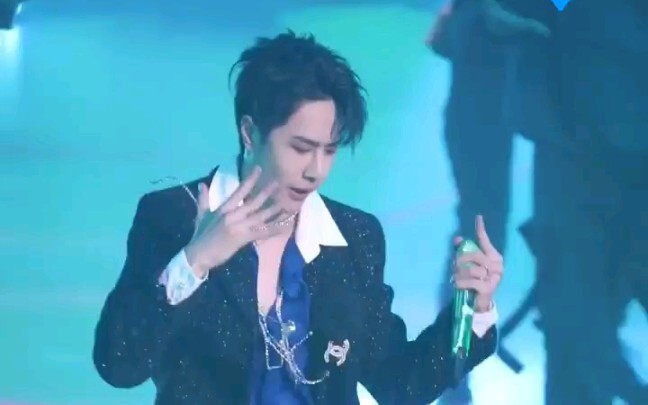 20 detik ini… aku kalah, aku kalah,,, benar-benar terlalu menggoda dan memikat!