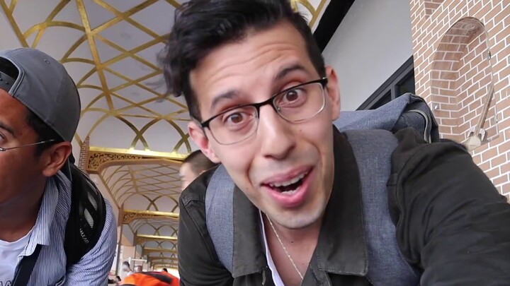 An American went to the westernmost part of China, and many people thought he was a local?!