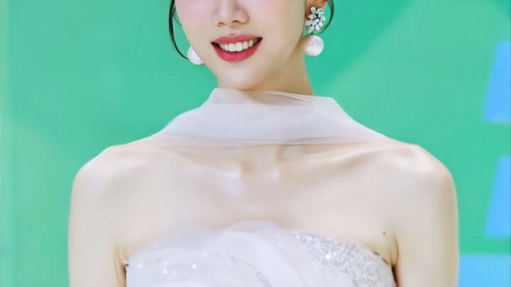 OMG, she’s so stunning it practically smells sweet—on this track, she truly has no competition!