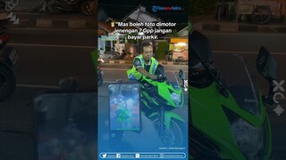 Baik Banget! Aksi Pemilik Moge Foto Kang Parkir yang Hendak Berfoto di Motornya, Dapat Parkir Gratis