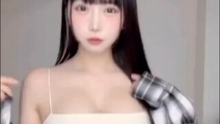 何を見てるの？🤤