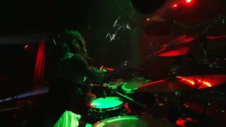 Hahaha, Auntie Xi's drumsticks flew again