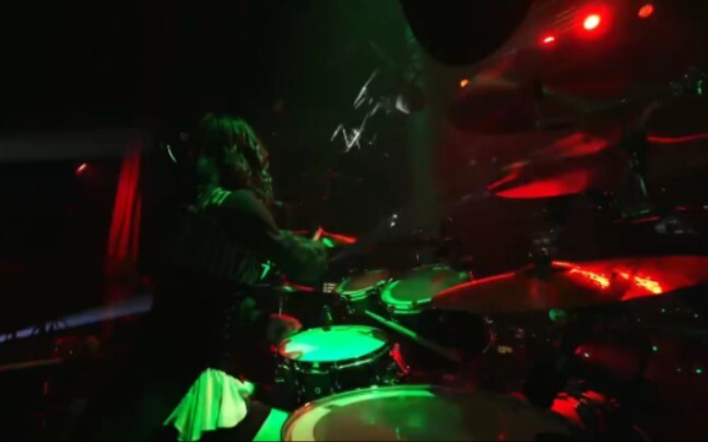 Hahaha, Auntie Xi's drumsticks flew again