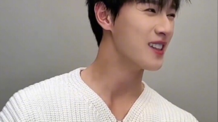หลี่หยุนรุ่ยไลฟ์สดบอกว่าไม่รู้ตัวว่าเวลาพูดมีเครื่องหมายคลื่นตามมาด้วย～～