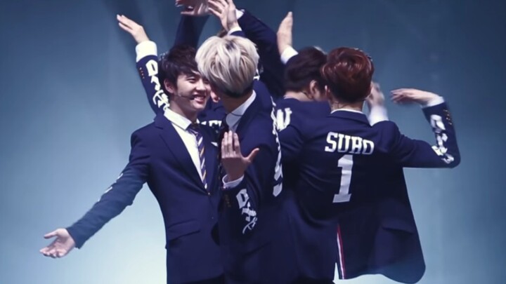 【EXO】ฉันอยากรู้จริงๆ ว่าพวกคุณกำลังหัวเราะอะไรกันอยู่