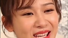 ใบหน้าของ Yang Zi ไม่เป็นไรถ้าเธอไม่ยิ้ม แต่เมื่อเธอยิ้มจะแปลกมาก!
