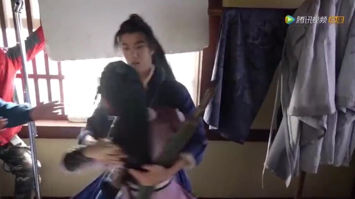【有翡】这是一个撑伞的故事，原来王一博一直在默默照顾着赵丽颖