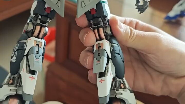 Kaki ini sangat tampan, bukan?