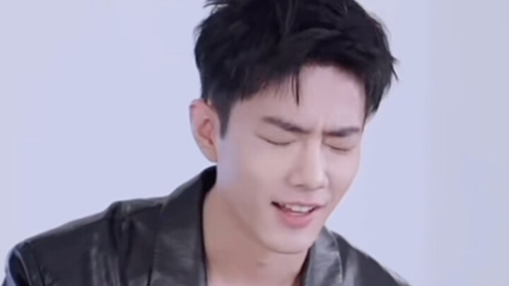 Hilarious!!! Xiao Zhan’s expression when he gets greasy—so cute you can’t handle it! So adorable!!!