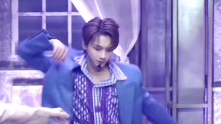 รู้สึกอย่างไรเมื่อดูหนุ่มๆ วงบอยแบนด์เคป็อปที่สูง ขายาว และหน้าตาดีเต้นเป็นแดนเซอร์หลัก