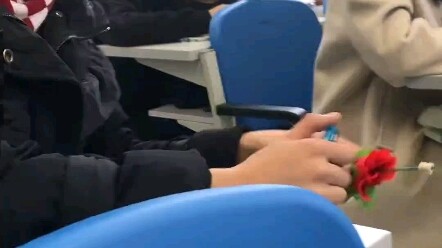 تسألني كم هو عميق حبي لك؟