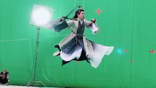 大司马吊威亚现场，在古装剧中成功飞天，后空翻更是震惊全场