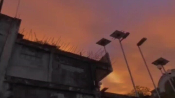 emang bener, Sunset tuh ngaruh buat perasaan😟➺