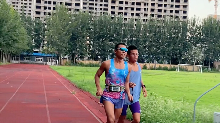 เขาคือนักวิ่งที่บริสุทธิ์ นักวิ่งที่มีสติสัมปชัญญะอย่างชัดเจน มีเพียงการเผชิญหน้ากับการวิ่งด้วยจิตใจ