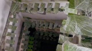 Nếu bạn là đàn ông, hãy đi xuống một trăm tầng