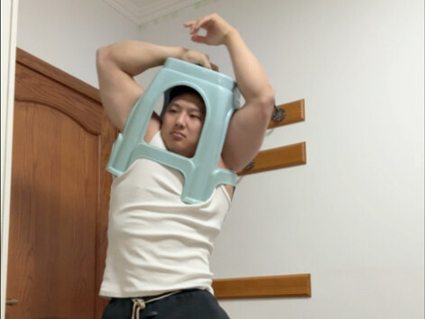 How do people who exercise take off the plastic stool that is wrapped around their bodies?