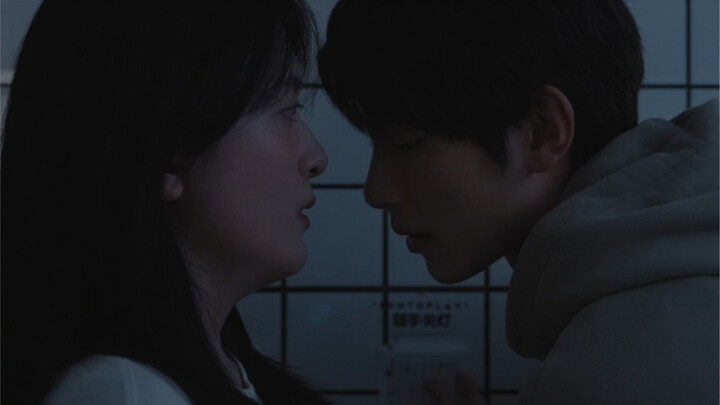 تعوّدت على أن نكون أصدقاء، والآن أريد أن نغيّر طبيعة علاقتنا.