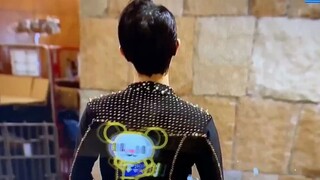 [Entertainment]Yuzuru Hanyu sings Dynamite and DNA before games