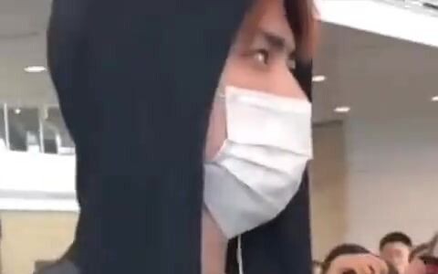 Khi Ngô Thế Huân hiểu được lời khen bằng tiếng Trung, trong lòng khoái chí nhưng ngoài mặt vẫn phải 