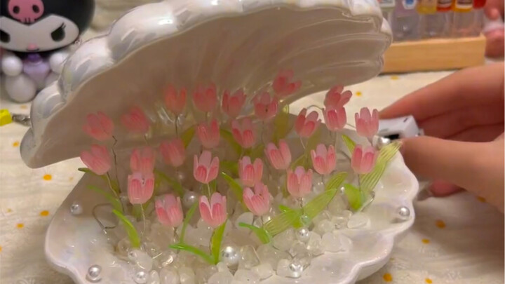Oh my gosh! My seashell doesn’t just have pearls—it’s covered in tulips, too!!