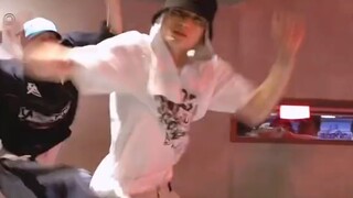 บาดาลีและฮาวล์น่ารักมาก รอยยิ้มที่ทั้งคู่ส่งให้กันนั้นหวานมาก นี่คือปฏิสัมพันธ์ที่โดดเด่นที่สุดระหว่