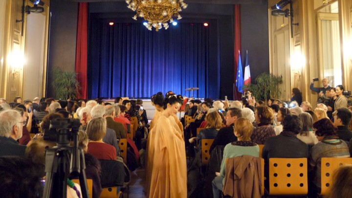 簪花仕女 巴黎6区市政府给大家拜年啦